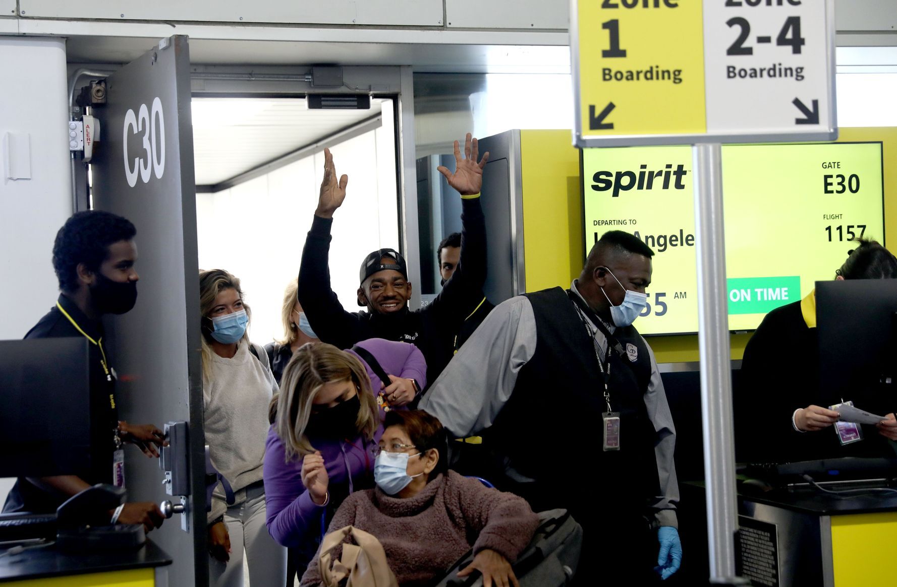 Crowd cheers as first Spirit arilines flight lands in St. Louis